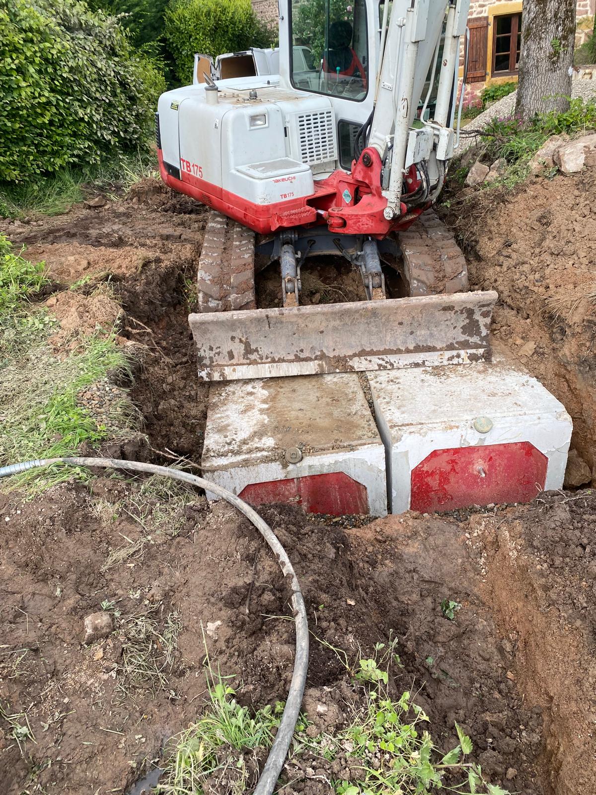 Installation de 2 cuves béton de 3 000 litres pour la récupération d'eau de pluie chez un particulier à Mussy-sous-Dun