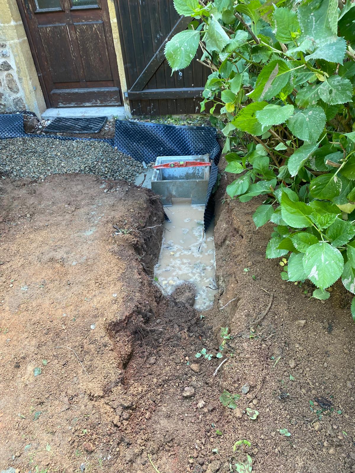 Terrain remis en état après installation des cuves — Mussy-sous-Dun