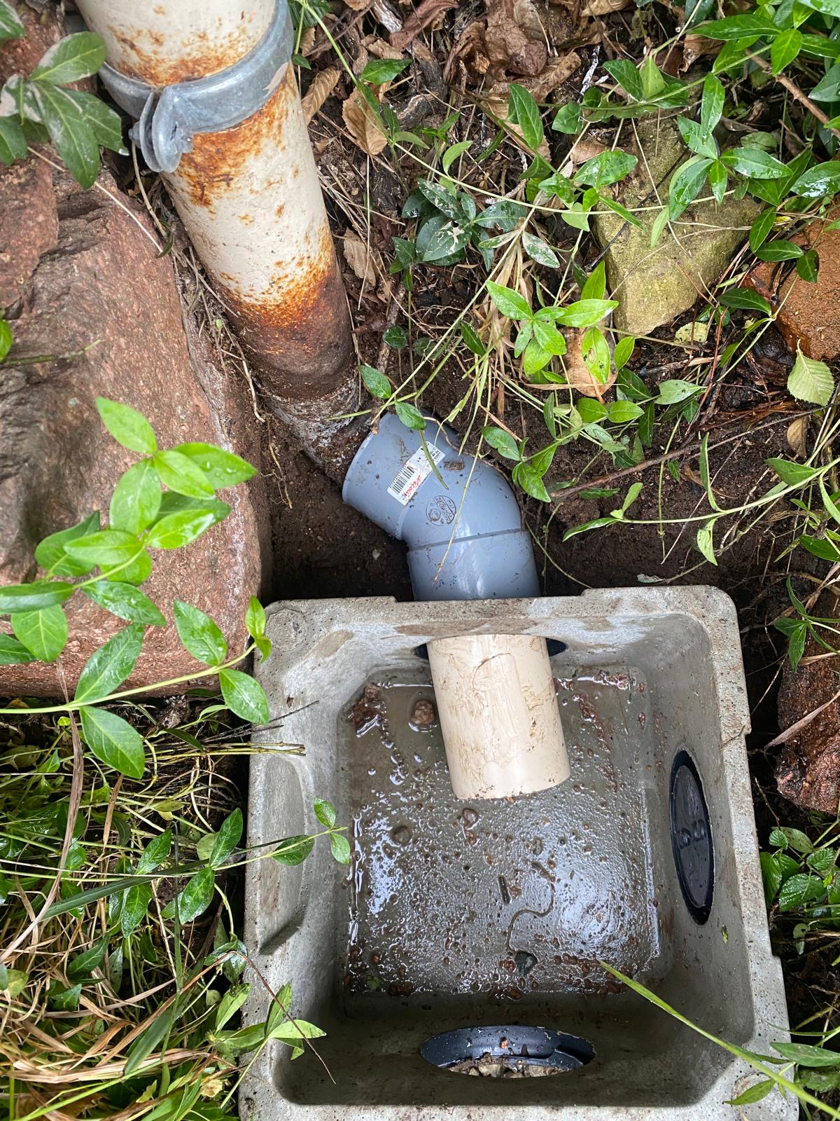 Groupe de pompage alimentant WC, lave-linge et arrosage — Mussy-sous-Dun