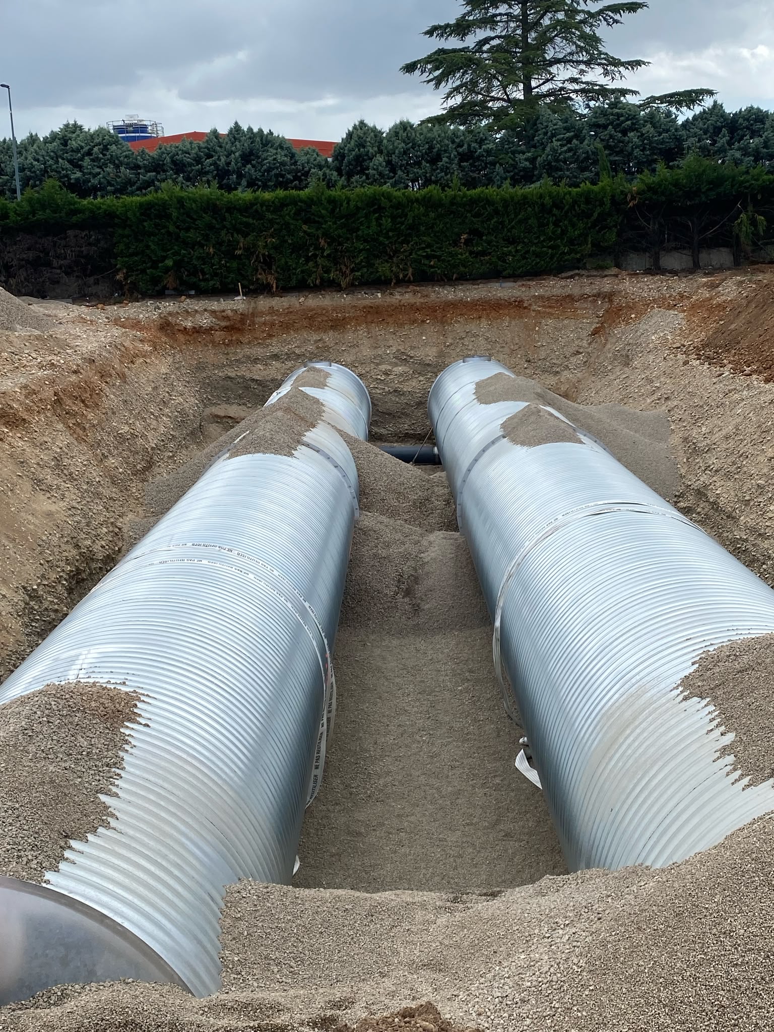 Installation de 4 cuves de rétention d'eau incendie de 100 m³ sur le site EuroMetal à Meyzieu